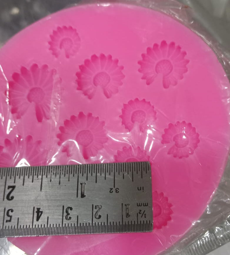 HBR1533 11 CAVITY MINI  DAISY  FLOWER MOULD