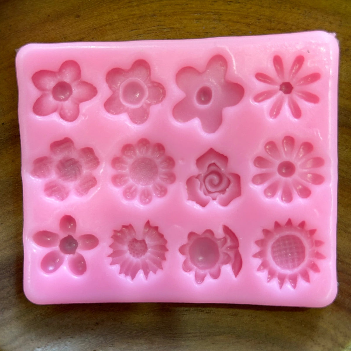 HBR1439 12 CAVITY  FLOWER MOULD